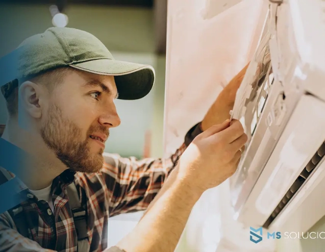 Aire acondicionado instalado en sala moderna de hogar en Guadalajara